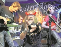 Heavy Metal-Kult mit „Spinal Tap“-Faktor: Die „Rolling Bones“ um Wolfgang „Thunderwolf“ ...